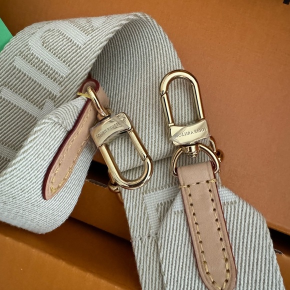 High Rise - Picture 9 of 12